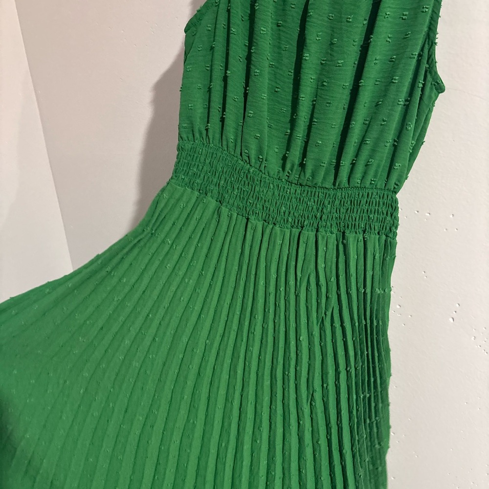 Sleeveless Green Textured Maxi Dress with Smocked Waist - Picture 4 of 4
